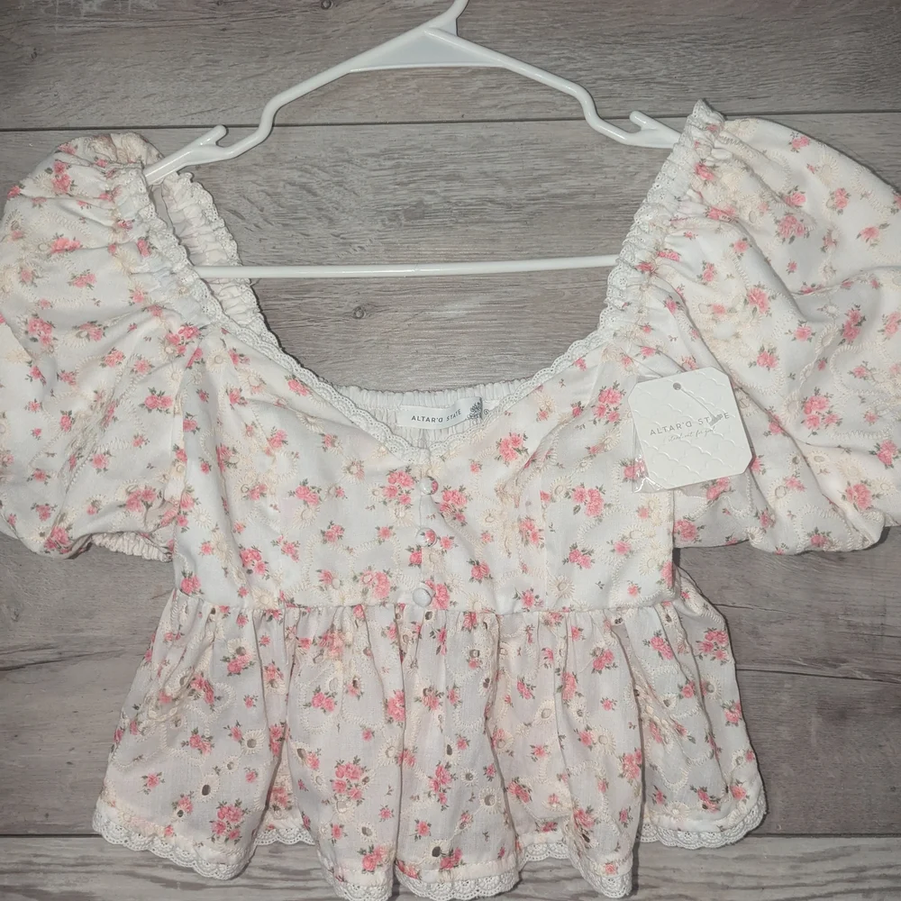 Cream Floral Puff Sleeve Peplum Top - Picture 2 of 2